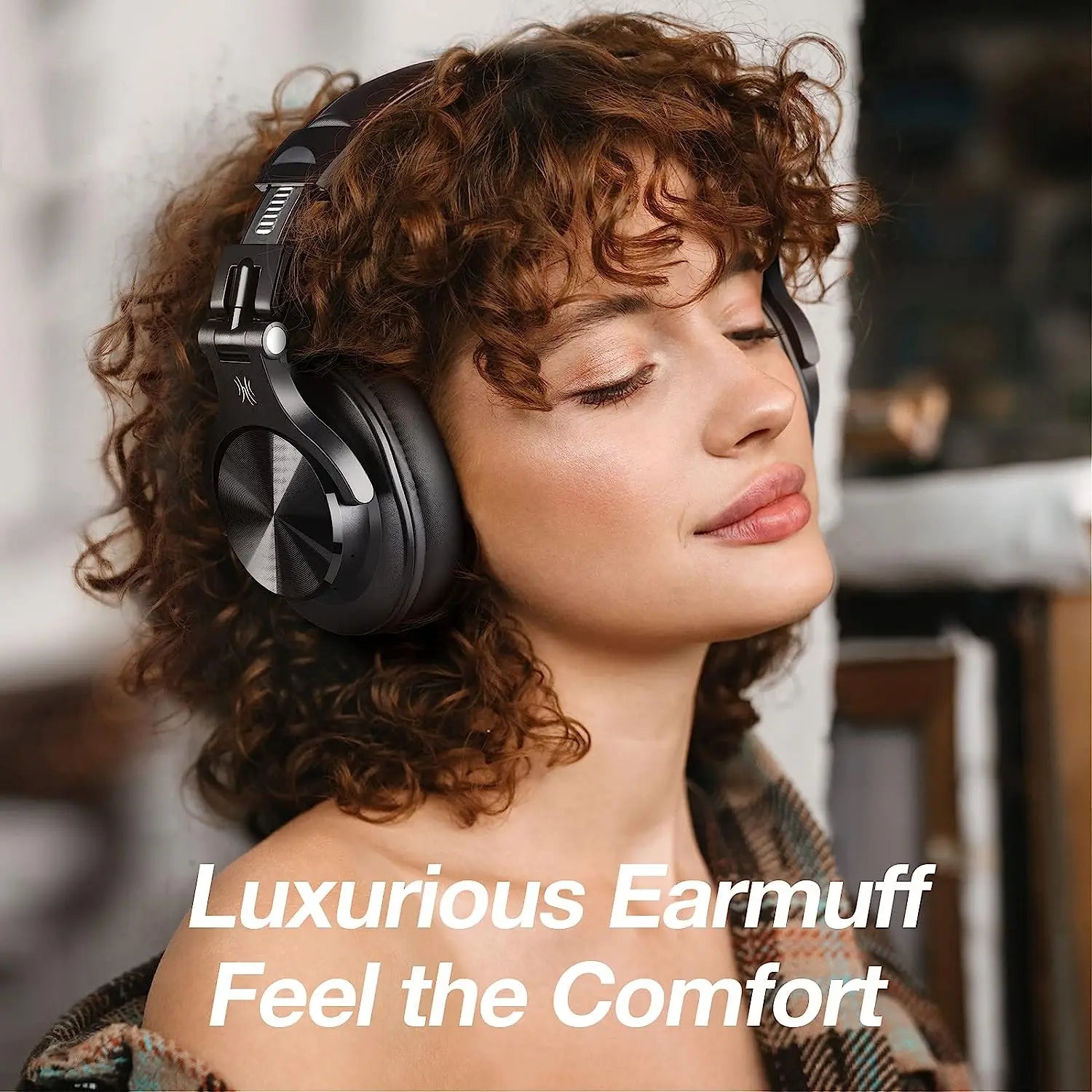 A70 Professional Wireless Studio Headphones